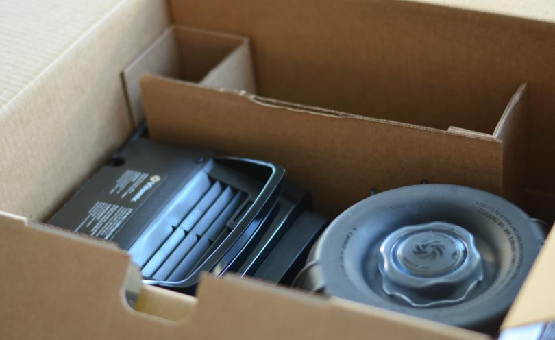 Picture of Vitamix Pro 300 motor and container in box