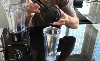 Lenny Gale reviewing the Vitamix S30