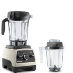 A Vitamix Pro 750 with an additional 32 ounce container.