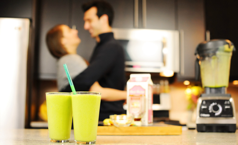 Lenny and Shalva Gale hugging in background of two smoothies and a Vitamix.