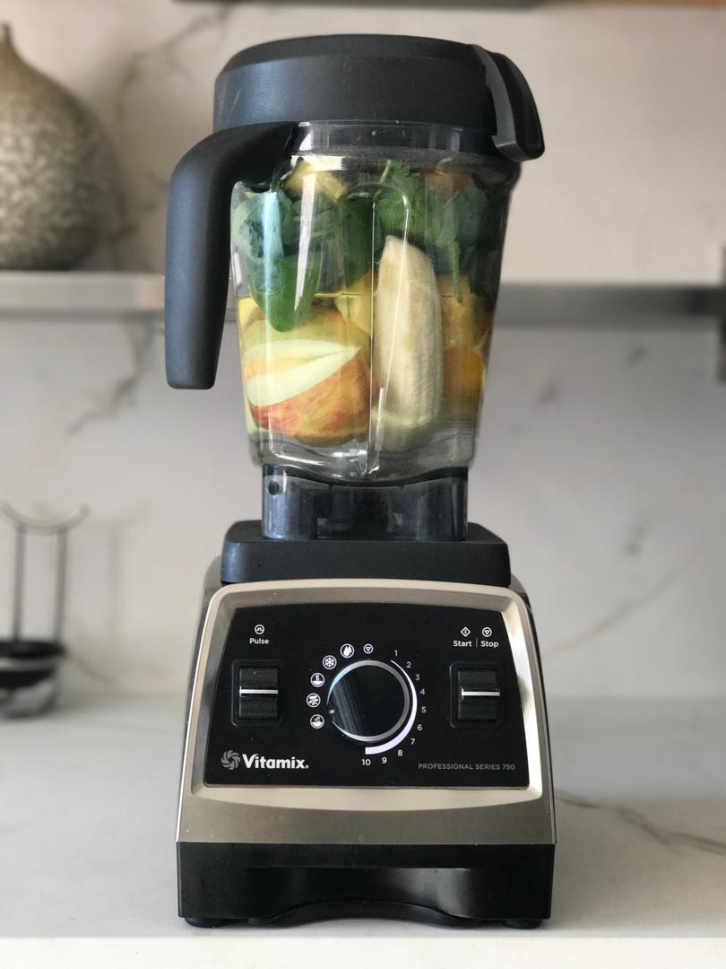 Vitamix Pro 750 about to make green juice.
