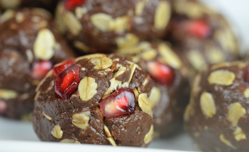 Chocolate Pomegranate Protein Bites featured by Life is NOYOKE.